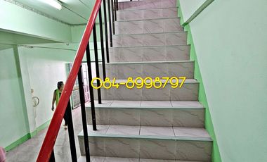 For sale 2-story townhouse, Sakon Nakhon, Mueang District, area 22.2 sq m, 3 bedrooms, urgent sale 790,000 bath.