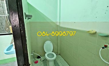 For sale 2-story townhouse, Sakon Nakhon, Mueang District, area 22.2 sq m, 3 bedrooms, urgent sale 790,000 bath.