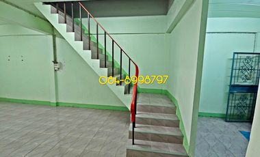 For sale 2-story townhouse, Sakon Nakhon, Mueang District, area 22.2 sq m, 3 bedrooms, urgent sale 790,000 bath.