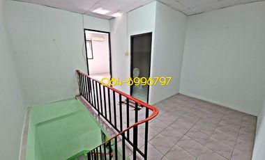 For sale 2-story townhouse, Sakon Nakhon, Mueang District, area 22.2 sq m, 3 bedrooms, urgent sale 790,000 bath.