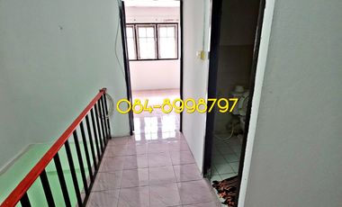 For sale 2-story townhouse, Sakon Nakhon, Mueang District, area 22.2 sq m, 3 bedrooms, urgent sale 790,000 bath.