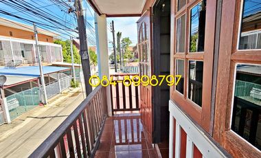 For sale 2-story townhouse, Sakon Nakhon, Mueang District, area 22.2 sq m, 3 bedrooms, urgent sale 790,000 bath.