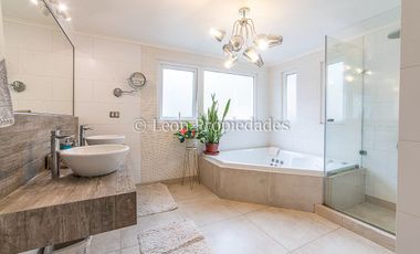 Leon Propiedades vende casa en condominio sector Miraflores, Curacaví.