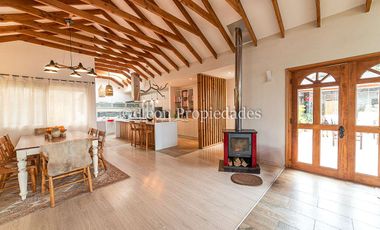 Leon Propiedades vende casa en condominio sector Miraflores, Curacaví.