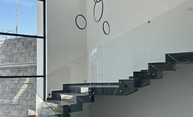 Vive en Zona Plateada: Casa Exclusiva con Amplias Áreas y Alta Plusvalía