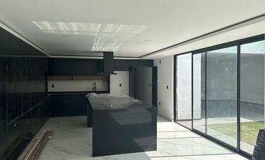 Vive en Zona Plateada: Casa Exclusiva con Amplias Áreas y Alta Plusvalía