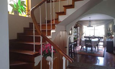 VENDO HERMOSA CASA CON JARDINES Y PISCINA EN SAN ISIDRO Y CERCA A LA AV. JAVIER PRADO