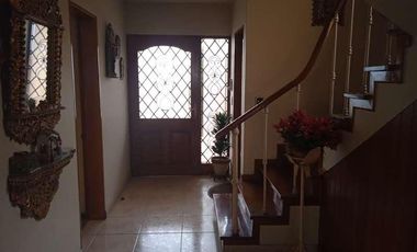 VENDO HERMOSA CASA CON JARDINES Y PISCINA EN SAN ISIDRO Y CERCA A LA AV. JAVIER PRADO