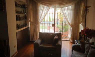 VENDO HERMOSA CASA CON JARDINES Y PISCINA EN SAN ISIDRO Y CERCA A LA AV. JAVIER PRADO