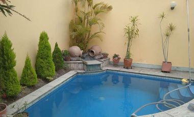 VENDO HERMOSA CASA CON JARDINES Y PISCINA EN SAN ISIDRO Y CERCA A LA AV. JAVIER PRADO