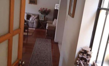VENDO HERMOSA CASA CON JARDINES Y PISCINA EN SAN ISIDRO Y CERCA A LA AV. JAVIER PRADO