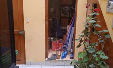 VENDO HERMOSA CASA CON JARDINES Y PISCINA EN SAN ISIDRO Y CERCA A LA AV. JAVIER PRADO