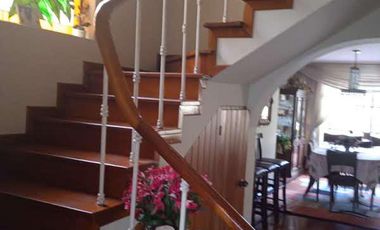 VENDO HERMOSA CASA CON JARDINES Y PISCINA EN SAN ISIDRO Y CERCA A LA AV. JAVIER PRADO