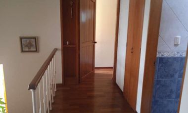 VENDO HERMOSA CASA CON JARDINES Y PISCINA EN SAN ISIDRO Y CERCA A LA AV. JAVIER PRADO