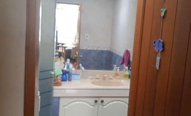 VENDO HERMOSA CASA CON JARDINES Y PISCINA EN SAN ISIDRO Y CERCA A LA AV. JAVIER PRADO