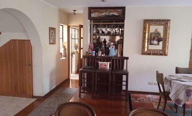 VENDO HERMOSA CASA CON JARDINES Y PISCINA EN SAN ISIDRO Y CERCA A LA AV. JAVIER PRADO