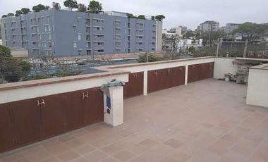 VENDO HERMOSA CASA CON JARDINES Y PISCINA EN SAN ISIDRO Y CERCA A LA AV. JAVIER PRADO