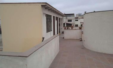 VENDO HERMOSA CASA CON JARDINES Y PISCINA EN SAN ISIDRO Y CERCA A LA AV. JAVIER PRADO