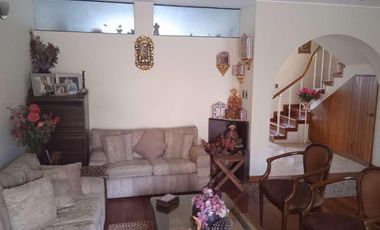 VENDO HERMOSA CASA CON JARDINES Y PISCINA EN SAN ISIDRO Y CERCA A LA AV. JAVIER PRADO
