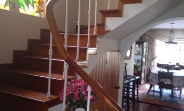 VENDO HERMOSA CASA CON JARDINES Y PISCINA EN SAN ISIDRO Y CERCA A LA AV. JAVIER PRADO