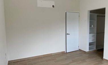 CASA EN VENTA EN FRACCIONAMIENTO LAS AGUILAS