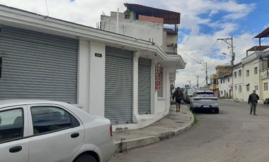 OPORTUNIDAD, en PIFO vendo Propiedad con 3 locales en varios ambientes, estacionamientos