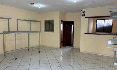 OPORTUNIDAD, en PIFO vendo Propiedad con 3 locales en varios ambientes, estacionamientos