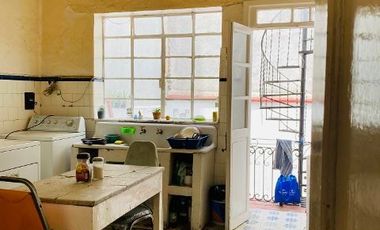 Venta casa antigua en Col. Roma Norte: 570m2, 3 recámaras, 5 baños, 4 estac.
