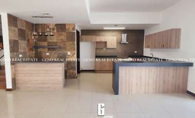 CASA EN VENTA EN BOSQUES DEL VALLE CON PATIO AMPLIO