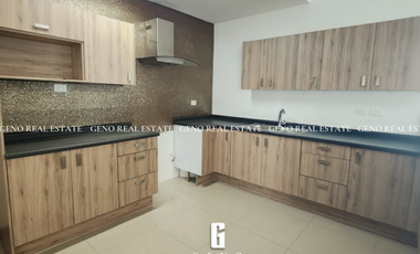 CASA EN VENTA EN BOSQUES DEL VALLE CON PATIO AMPLIO