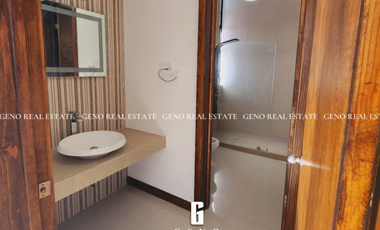 CASA EN VENTA EN BOSQUES DEL VALLE CON PATIO AMPLIO