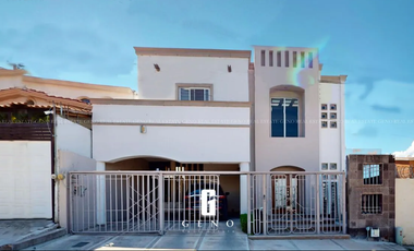 CASA EN VENTA EN QUINTAS DEL SOL REMODELADA Y CON VESTIDOR AMPLIO