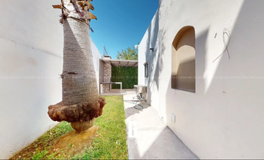 CASA EN VENTA EN QUINTAS DEL SOL REMODELADA Y CON VESTIDOR AMPLIO