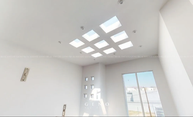 CASA EN VENTA EN QUINTAS DEL SOL REMODELADA Y CON VESTIDOR AMPLIO