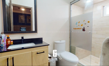 CASA EN VENTA EN QUINTAS DEL SOL REMODELADA Y CON VESTIDOR AMPLIO
