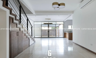 CASA EN VENTA EN BOSQUES DEL VALLE CON ESPACIOS AMPLIOS