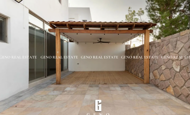 CASA EN VENTA EN BOSQUES DEL VALLE CON ESPACIOS AMPLIOS
