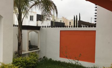 Rento casa en Lomas Jardines, Garcia, con espacio adicional para Home Office