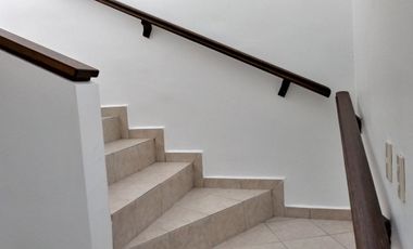 Rento casa en Lomas Jardines, Garcia, con espacio adicional para Home Office