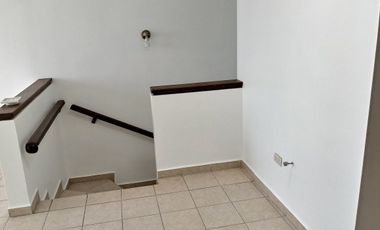 Rento casa en Lomas Jardines, Garcia, con espacio adicional para Home Office
