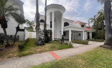 Casa en venta en Via a Samborondon Urb. Palmar del Rio