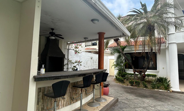 Casa en venta en Via a Samborondon Urb. Palmar del Rio