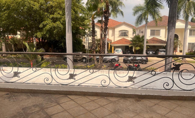 Casa en venta en Via a Samborondon Urb. Palmar del Rio
