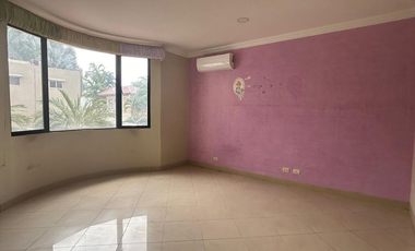 Casa en venta en Via a Samborondon Urb. Palmar del Rio