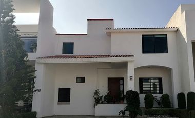 CASA EN VENTA EN PRIVADA RESIDENCIAL MIRAVALLE.