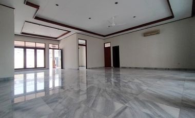 For Sale Houses Ready To Be Occupied Strategic Location in Cipete Utara, Kebayoran Baru, South Jakarta
