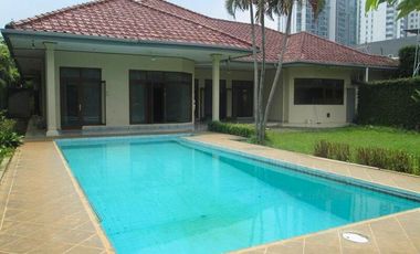 For Sale Houses Ready To Be Occupied Strategic Location in Cipete Utara, Kebayoran Baru, South Jakarta