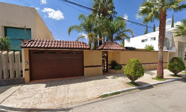 VENTA DE HERMOSA CASA