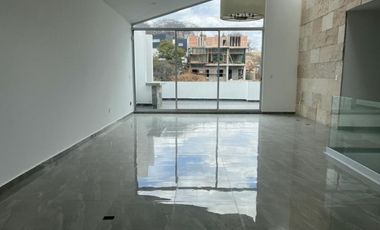 HERMOSA RESIDENCIA EN CONDADO DE SAYAVEDRA