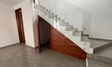 HERMOSA RESIDENCIA EN CONDADO DE SAYAVEDRA